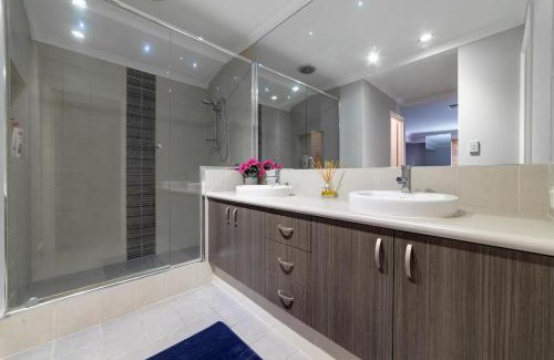 Brabham House | 13 Home Close To Swan Valley In Brabham