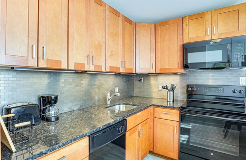 Middle River House | 13 Mi to Downtown Baltimore: Quiet Home w/Porch