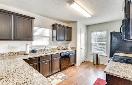Medina Valley House | 13 Mi to Lackland AFB San Antonio Home!