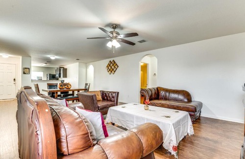 Medina Valley House | 13 Mi to Lackland AFB San Antonio Home!