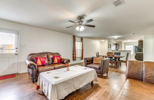Medina Valley House | 13 Mi to Lackland AFB San Antonio Home!