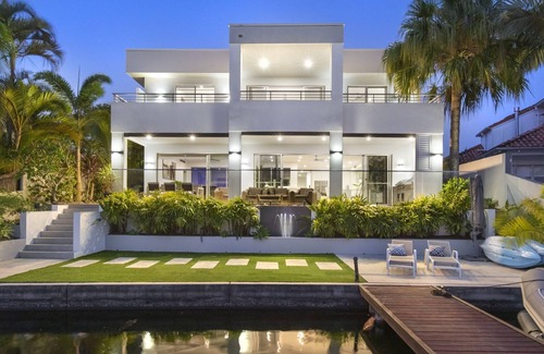 Noosaville House | 13 Waterside Court, Noosa Waters