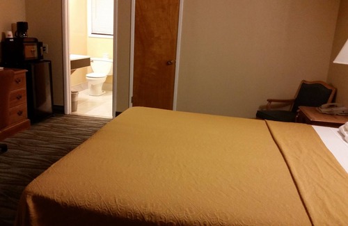 Fairfield Hotel | 1349 W Texas St