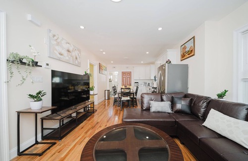 Milton Apartment | 14/1 - 3BR Milton - Cozy Apt near Blue Hills Museum