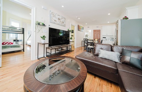 Milton Apartment | 14/1 - 3BR Milton - Cozy Apt near Blue Hills Museum