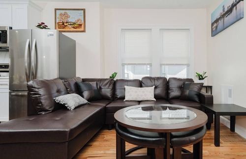 Milton Apartment | 14/1 - 3BR Milton - Cozy Apt near Blue Hills Museum