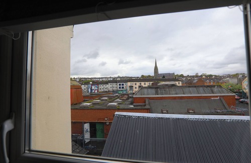 Londonderry House | 14 Chamberlain Street, Derry: Epic Location