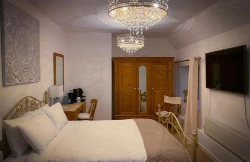 Brympton Bed & Breakfast | 14 Farm Street
