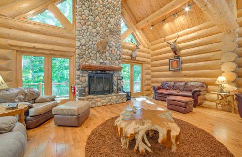 Petoskey House | 14 Mi to Slopes Lodge on 104 Acres in Boyne City
