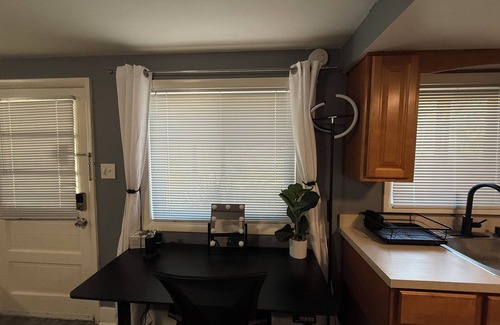 District Heights Bed & Breakfast | 14 miles to Nat’l Mall - District Heights Retreat