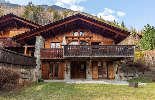 Chamonix City Centre Ski Chalet | 140 m² Chalet ∙ 4 bedrooms ∙ 10 guests