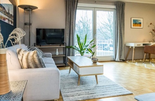 Jenfeld Condo | 1480 €/Mon. for Charming "hotel apartment" with underground parking space, WLAN, elevator, e