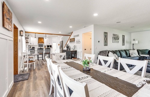 Hartford House | 15 Mi to Downtown Sioux Falls: Gem w/Yard!