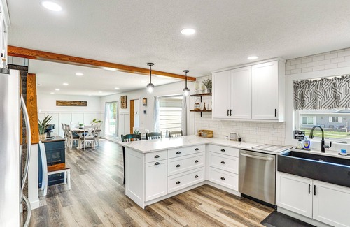 Hartford House | 15 Mi to Downtown Sioux Falls: Gem w/Yard!