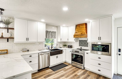 Hartford House | 15 Mi to Downtown Sioux Falls: Gem w/Yard!