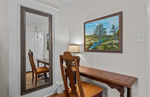 Newport House | 15 min to Beach, 3 Acre Country Living, Firepit