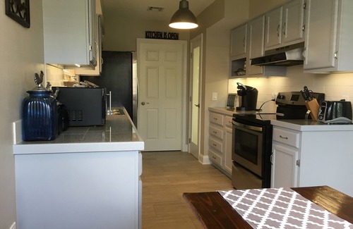 Estelle House | 15 min to Downtown New Orleans & the French Quarter and 15 min to Belle Chasse