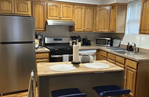 Cypress Hills Apartment | 15 mins away from JFK airport, cozy 2 bedroom 1 bathroom apartment.