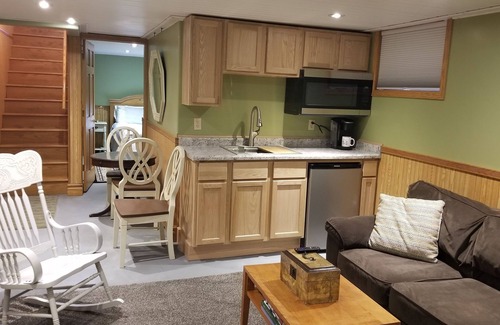 Milwaukee Apartment | 15 minutes to anywhere in and around Milwaukee.