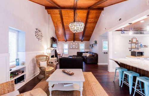 North Forest Beach House | 15 Sandpiper Street - The Surfing Sandpiper, 3 Bedroom Home with Oasis Back Yard