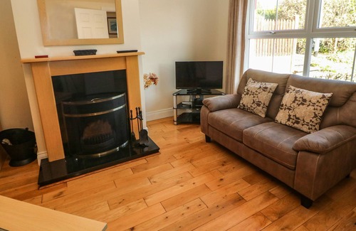 Kenmare Cottage | 15 SHEEN VIEW, family friendly in Kenmare, County Kerry