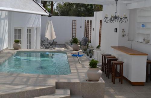 Woodmead House | 15 Woodmead Suites