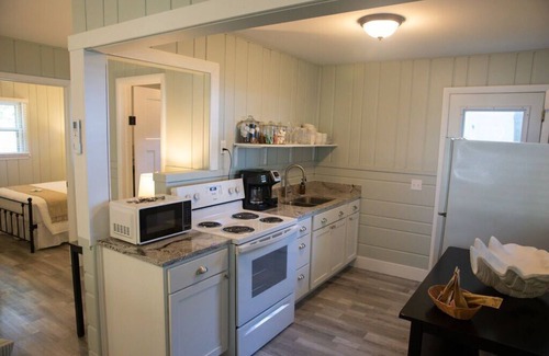 Muskegon Cabin | 1519 N Scenic Dr, Muskegon, MI, 49445, US