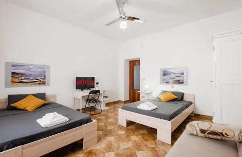 Alghero Apartment | 15min a piedi dal centro appartamento con Patio Privato!
