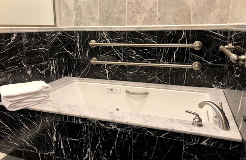 Camden Hotel | 16 Bay View