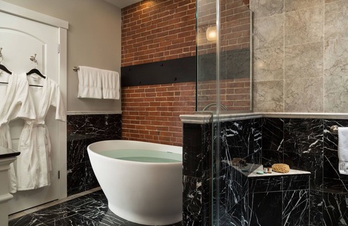 Camden Hotel | 16 Bay View