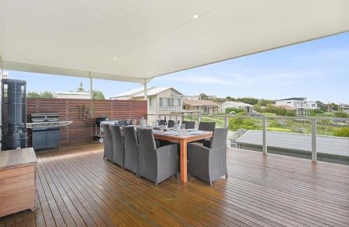 Middleton House | 16 Chapman Rd - BYO Linen - Pets Negotiable - Wi-Fi