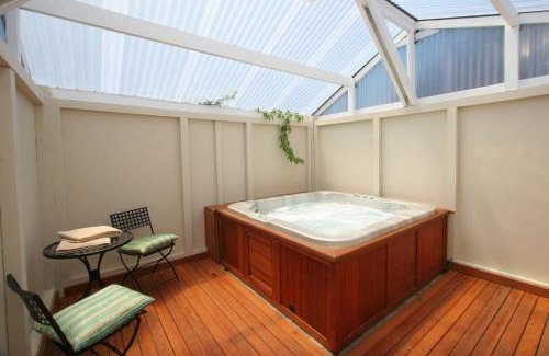 New Plymouth Hotel | 16 Northgate Motor Lodge