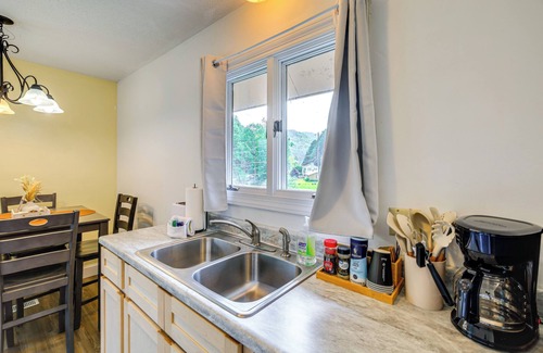Wolford Apartment | 17 Mi to Coal Canyon Trail: Scenic Mtn-View Apt!