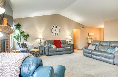 Pickerington House | 17 Mi to Columbus Pickerington Home with Fire Pit!