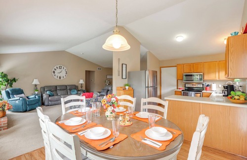 Pickerington House | 17 Mi to Columbus: Pickerington Home w/Fire Pit!