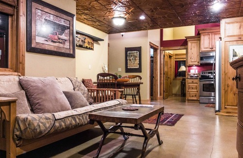 Sandpoint Cabin | 18-acre Italian-Style Mountain Villa: Talus Rock Retreat in Sandpoint, Idaho