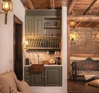 Galaxidi Villa | 1813 Painters Stone Shelter