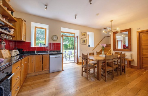 Inistioge Other | 18th Century Coachhouse in a Courtyard Setting