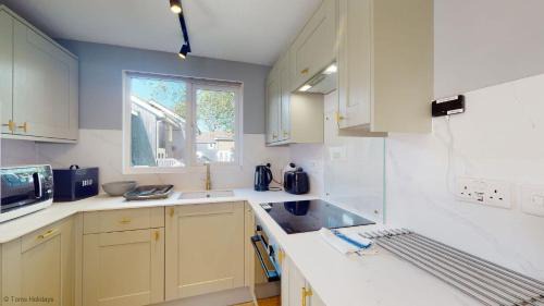 Saint Erth Praze House | 19 Strawberry Hill, Tolroy Manor