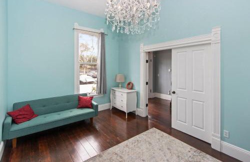 Little Italy Villa | 1900's Victorian Home Sleeps 22 8BDRM 3Bath