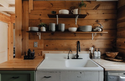 Jeffersonville Cabin | 1930's Vintage Cabin · Hot Tub · Kohler Cabin