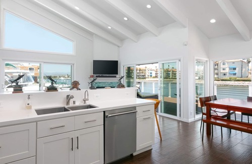 Channel Islands House | 1950J "Dock Holiday"