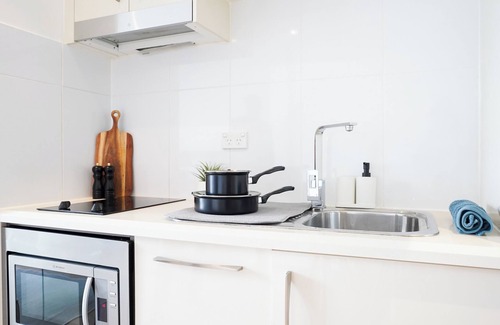 Waterloo Apartment | 1BED-1BATH-GYM-POOL-CENTRAL LOCATION-NETFLIX-SLEEPS 4 GUESTS