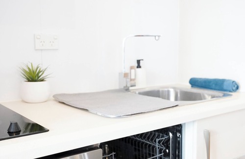 Waterloo Apartment | 1BED-1BATH-GYM-POOL-CENTRAL LOCATION-NETFLIX-SLEEPS 4 GUESTS