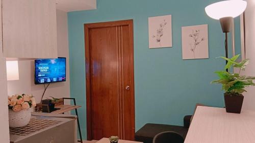 Pembo Apartment | 1BR Condotel Ridgewood Towers Near Airport #RW01-1