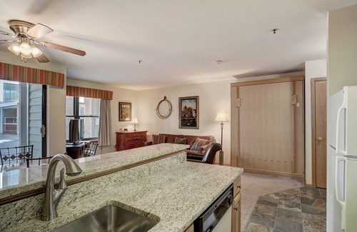 Historic District Condo | 1br Cozy Winter Hideway- Walk To Apres, Shops, Fun- Sleeps 6 1 Bedroom Condo by RedAwning