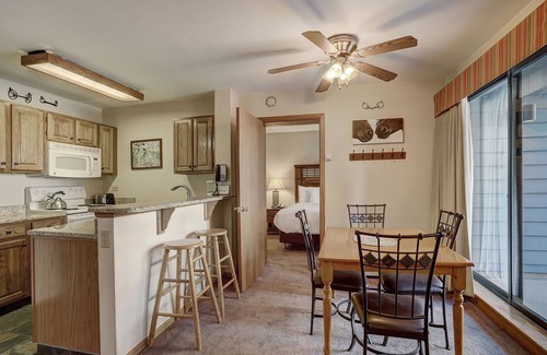 Historic District Condo | 1br Cozy Winter Hideway- Walk To Apres, Shops, Fun- Sleeps 6 1 Bedroom Condo by RedAwning