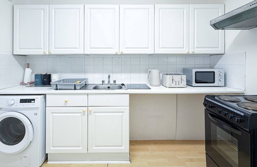 The Westside Apartment | 1br-freeparking -closetocentre -easytransportlinks