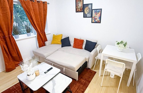 The Westside Apartment | 1br-freeparking -closetocentre -easytransportlinks