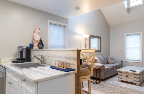Thomas House | 1BR Tiny Home in Thomas, NR Purple Fiddle
